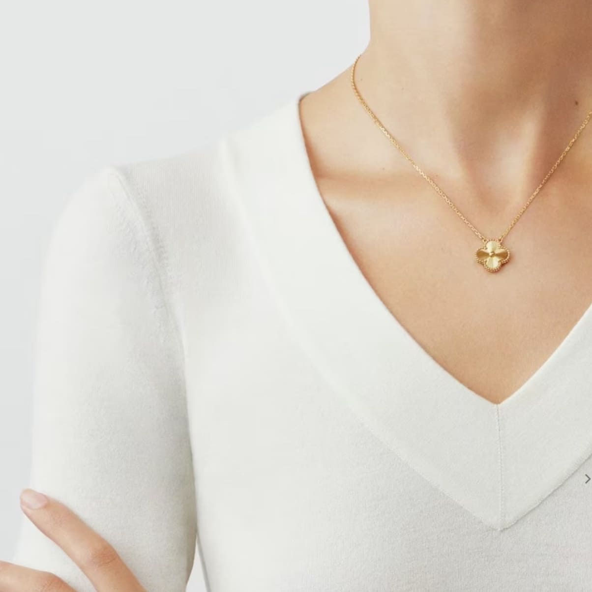 GOLD CLOVER NECKLACE